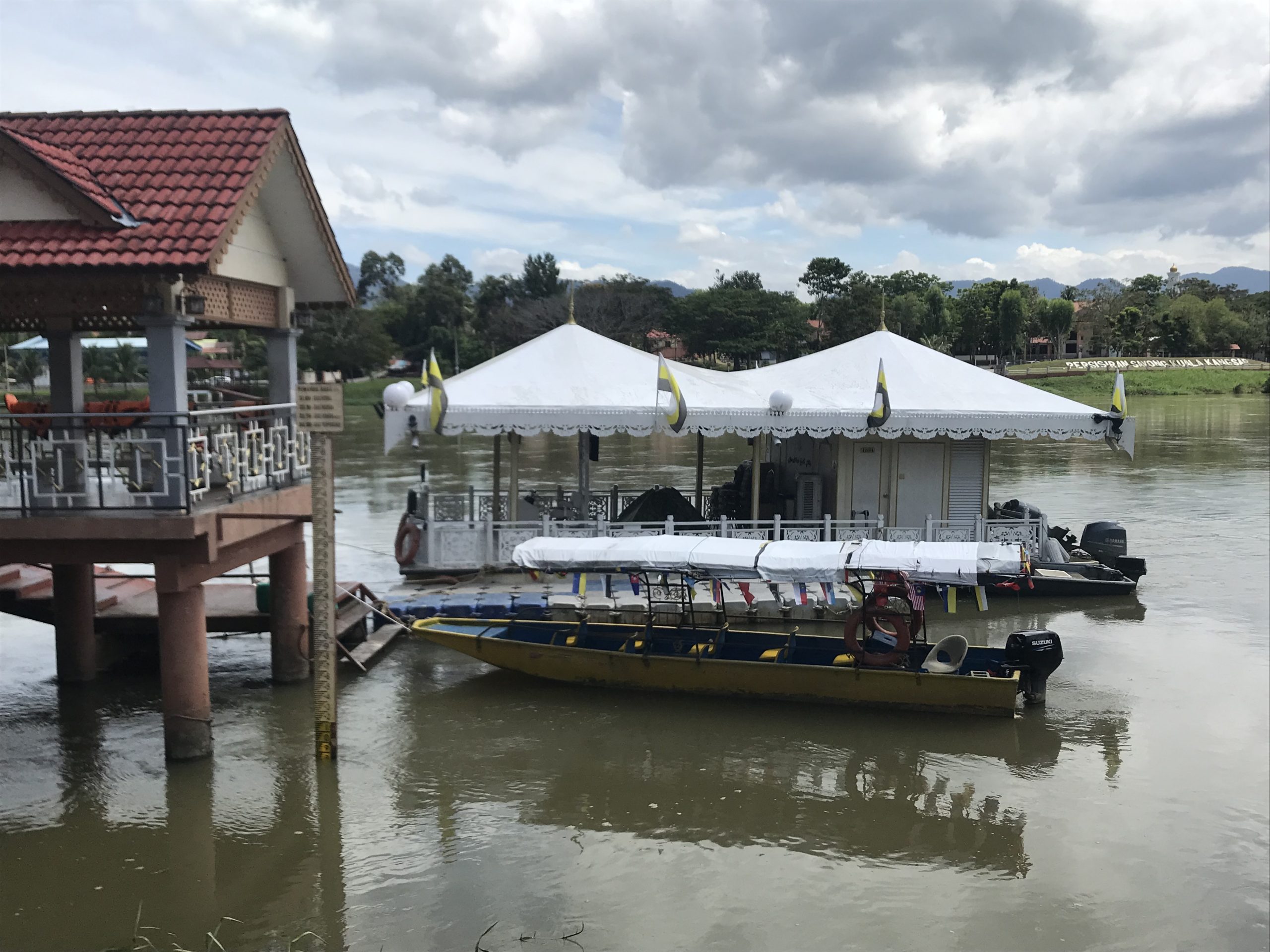 霹:备用版头/江沙游船河活动太单调缺乏噱头卖点