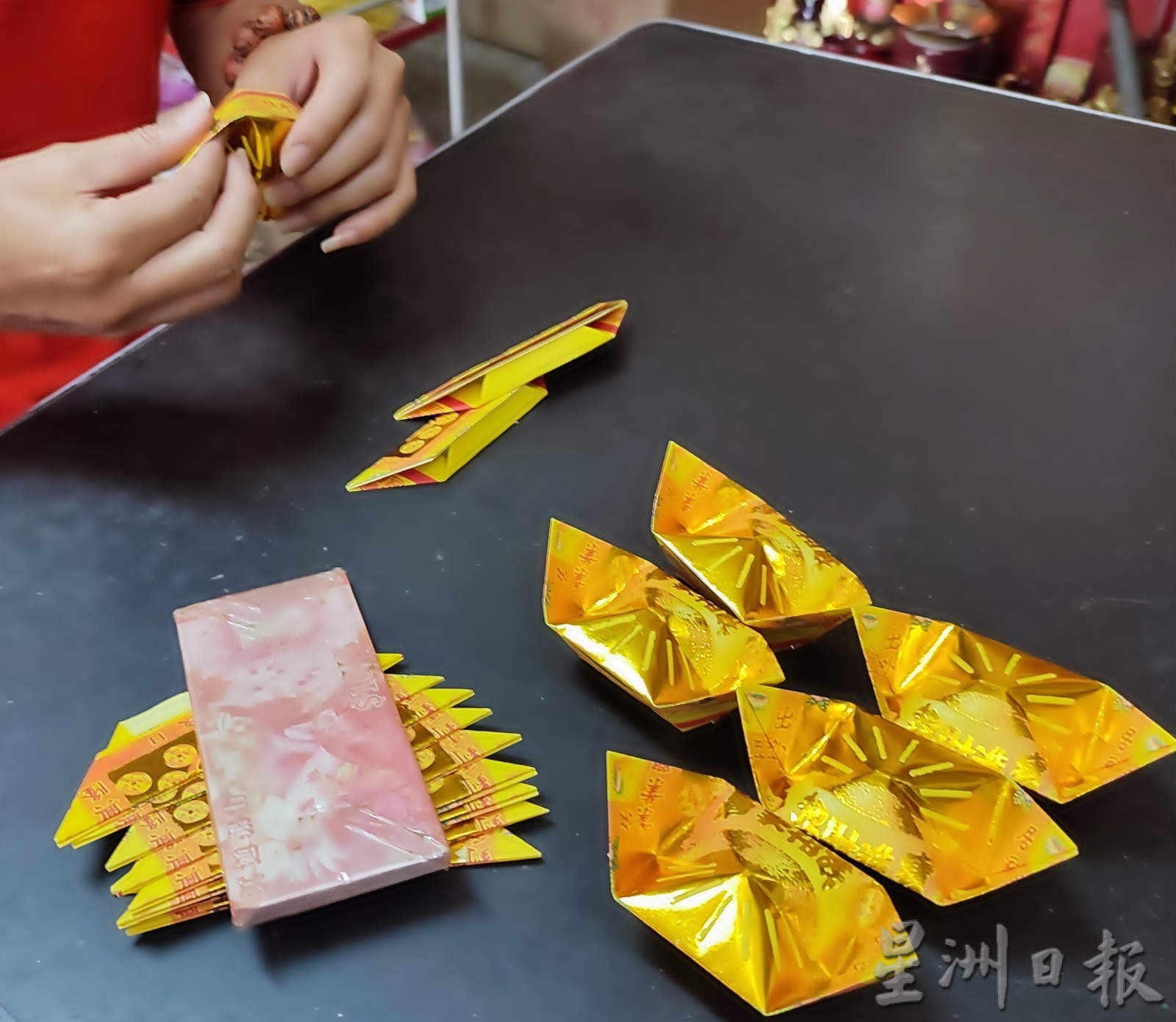 霹：封底补它的诞生 折纸二维码