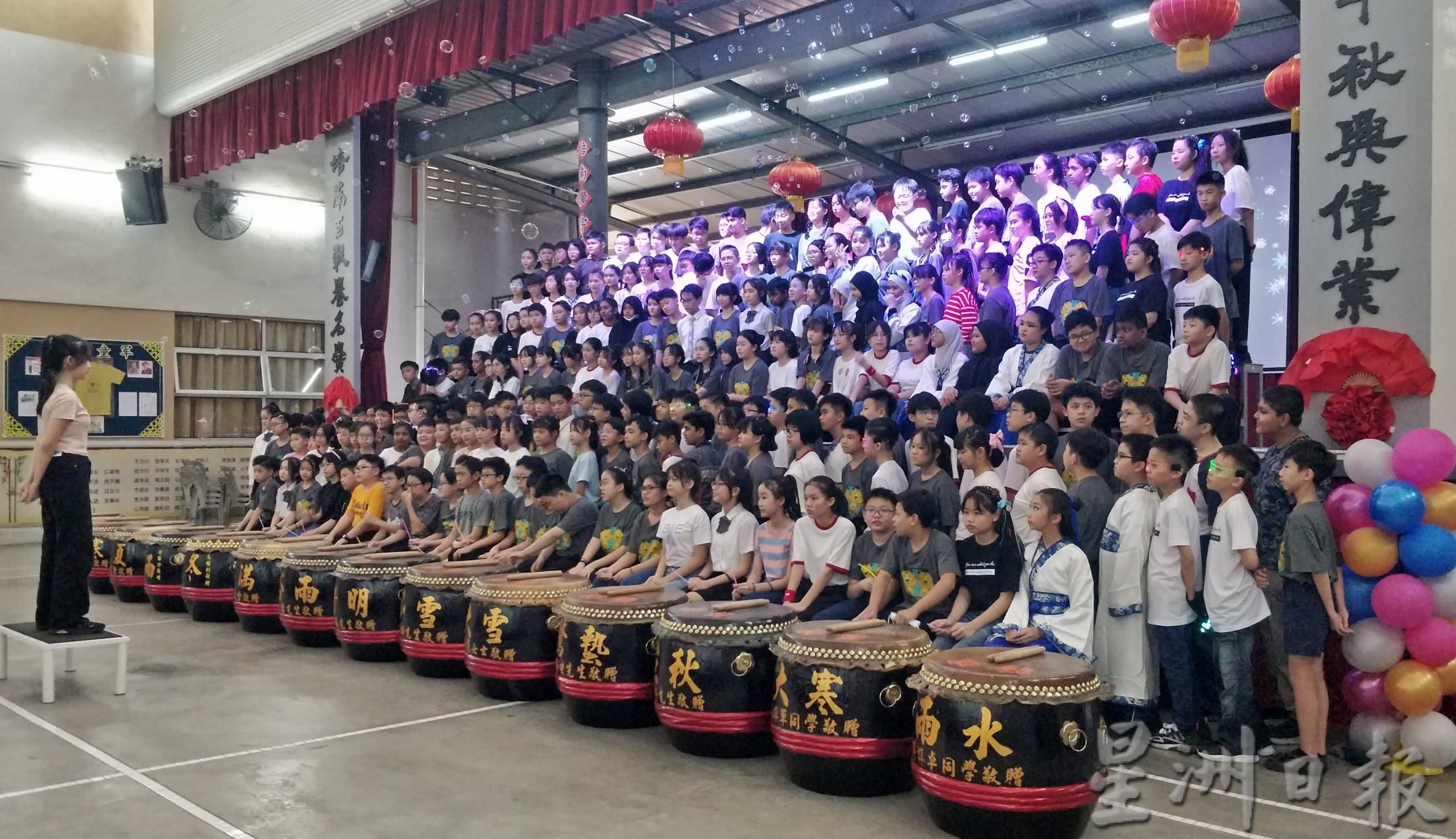 霹:版五显著/培南华小迎来的第92届毕业典礼