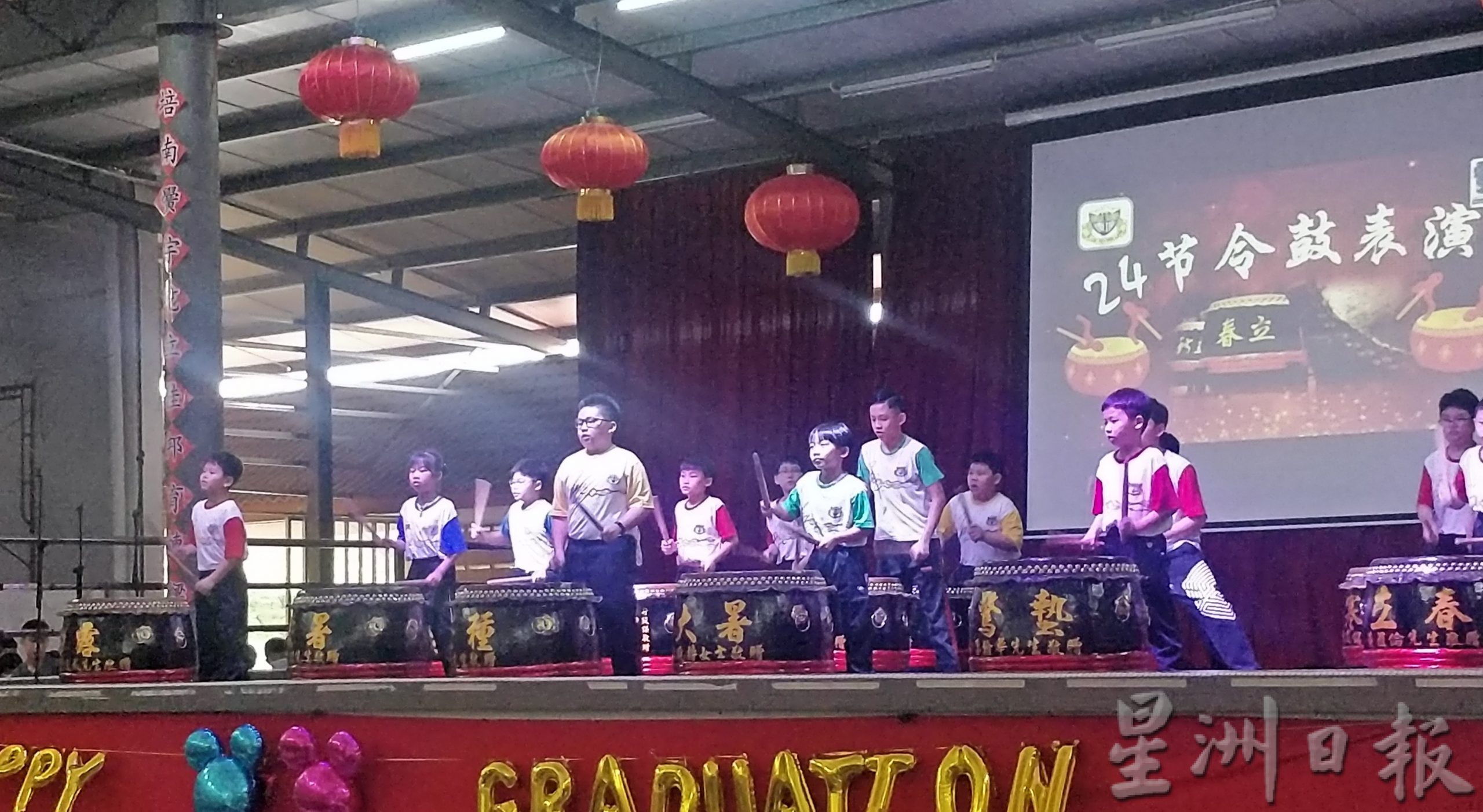 霹:版五显著/培南华小迎来的第92届毕业典礼