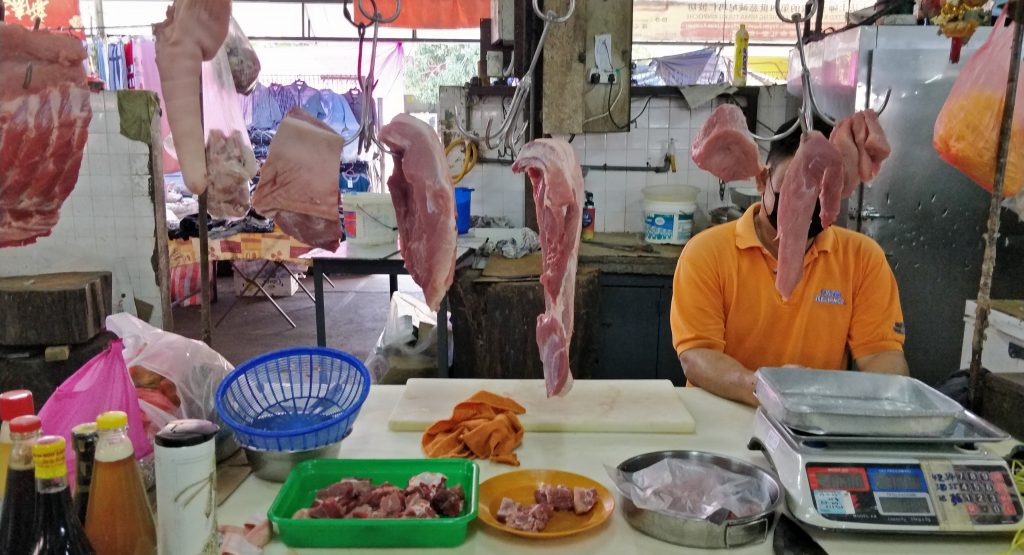 霹：版头／学校假期 非洲猪瘟 涨价   猪肉市场农历年后淡静