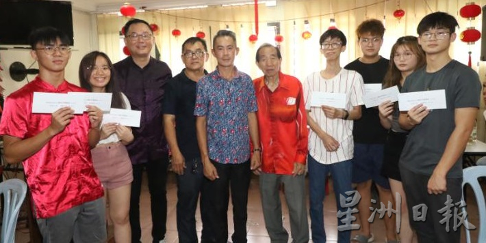 霹:版头/霹雳食品玩具商公会兔年新春团拜