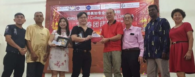 霹:陆秀凤教授认购100本 “认识世界文化遗产-玲珑