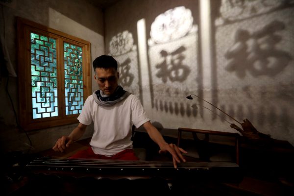 静下心来，好好感受古琴的韵味美