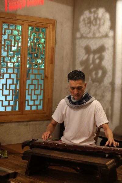 静下心来，好好感受古琴的韵味美