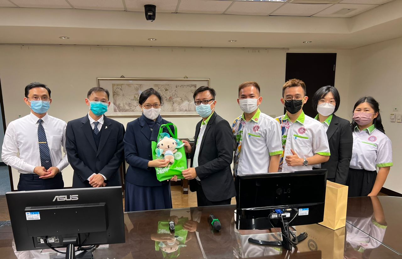 马佛青参访台湾静思精舍及佛教慈济大学