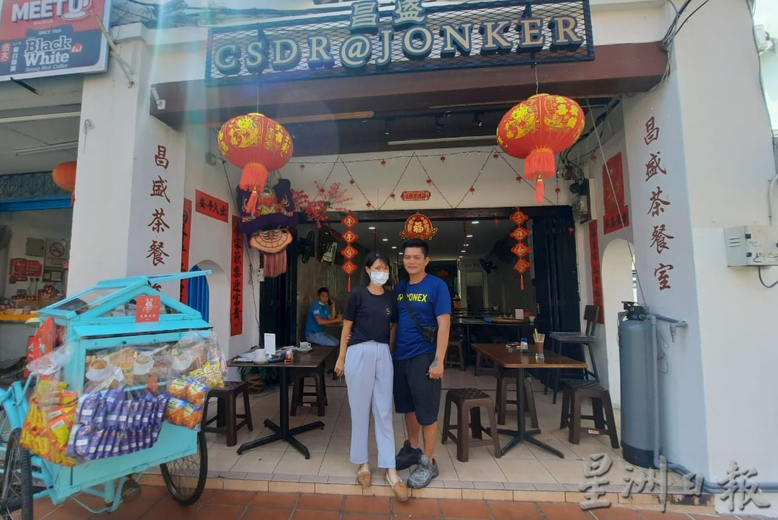 (古城封底主文)乐活-妈妈患癌放弃工作回乡,黄杏渝凭“肯做”的态度打天下