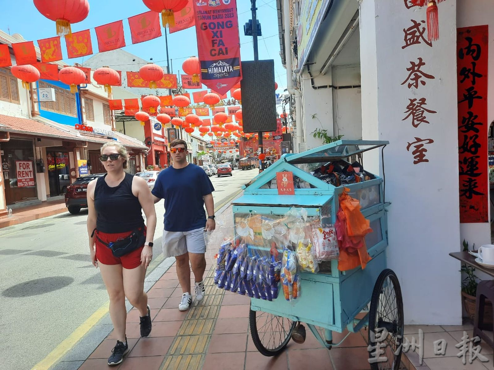 （古城封底主文）乐活-妈妈患癌放弃工作回乡，黄杏渝凭“肯做”的态度打天下