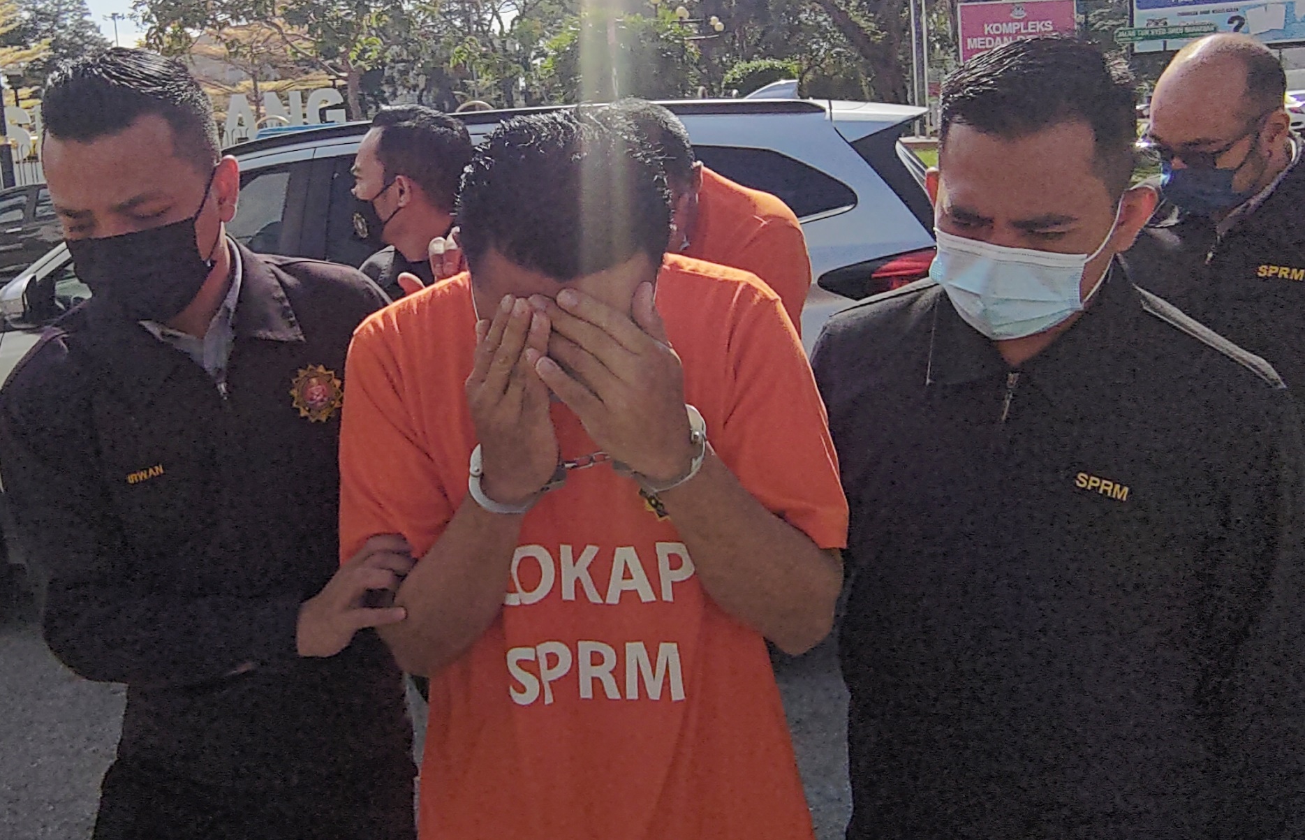 反贪会雷霆取缔贿赂海上作业，3政府机构9官员涉贪被捕