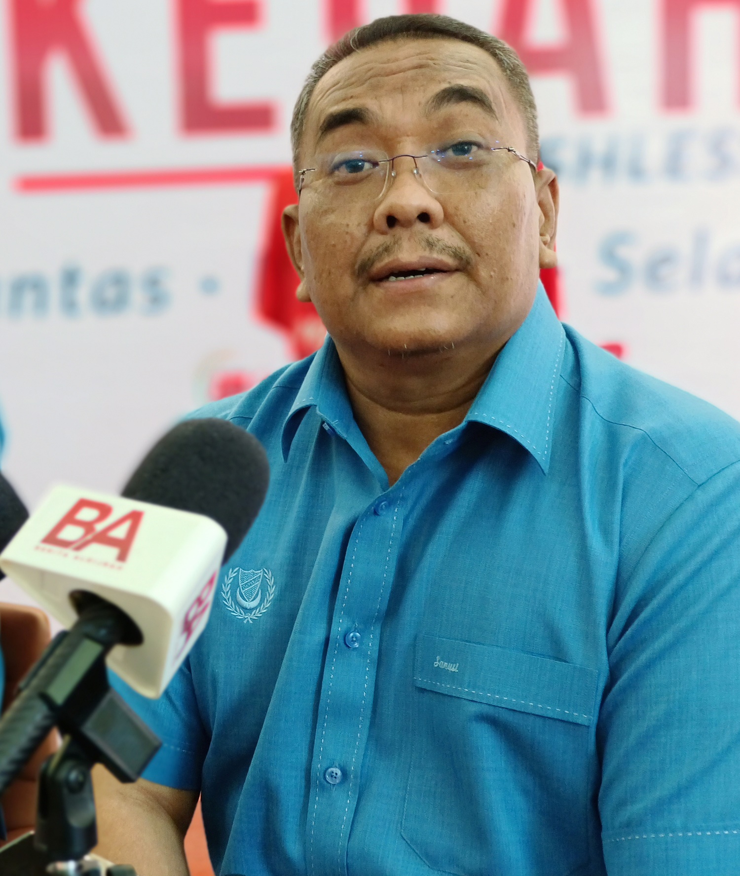 (全国版)吉打州务大臣拿督斯里莫哈末沙努西指出,吉州政府还没讨论和决定,是否禁止本地惊悚电影《荒岛》(Pulau)在州内电影院上映。