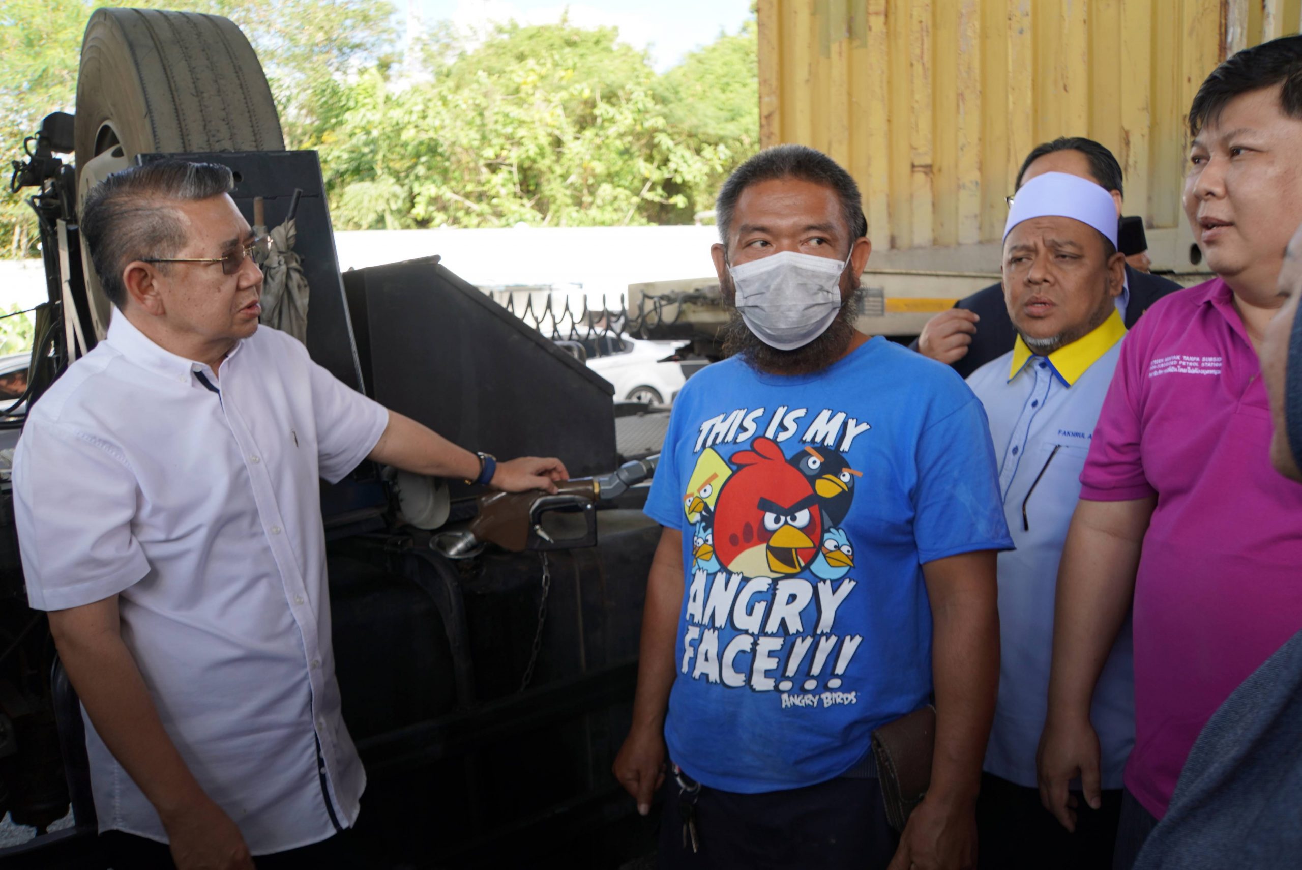 (全国版)玻列禁外国车添津贴燃油奏效,沙拉胡丁计划周五内阁会议建议边境州增设更多商用油站