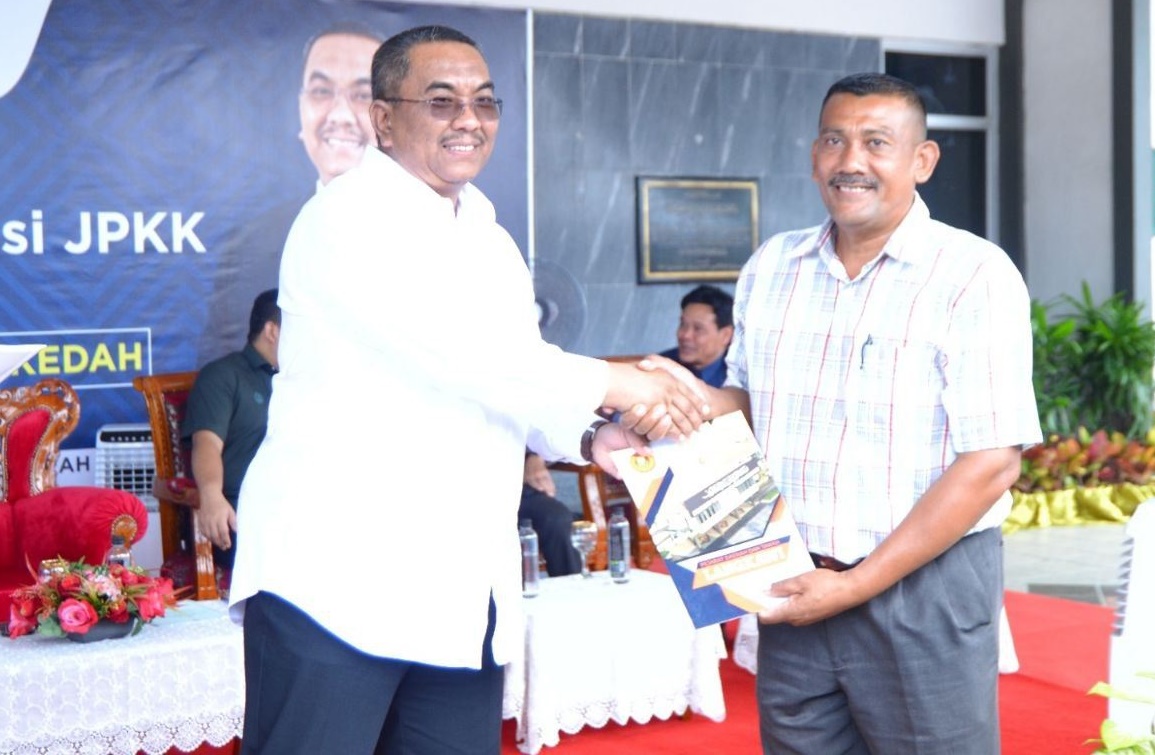 (全国版)莫哈末沙努西指出,反贪会冻结土团党4000万令吉户头是正常的调查程序,但冻结户头不代表有罪。