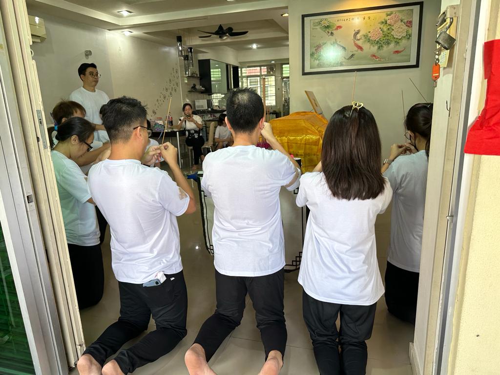 （全国）旅游公司昨晚慰问冯玉兰家属