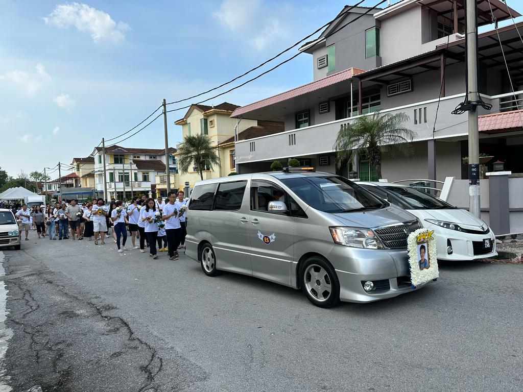 （全国）旅游公司昨晚慰问冯玉兰家属
