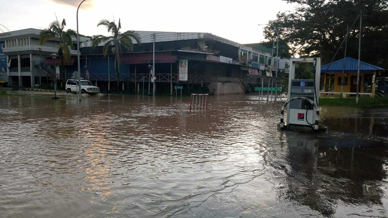 沙东海岸水灾放缓 保佛灾民大增