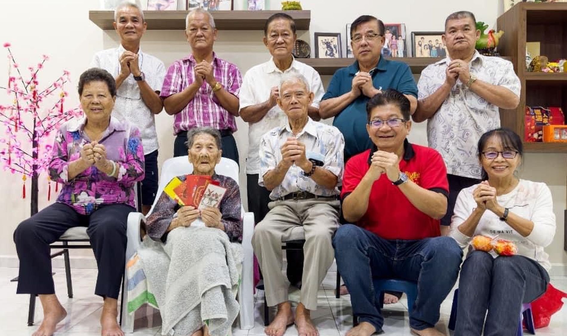 (古城封底主文)105岁人瑞何凤喜·笑过每一天