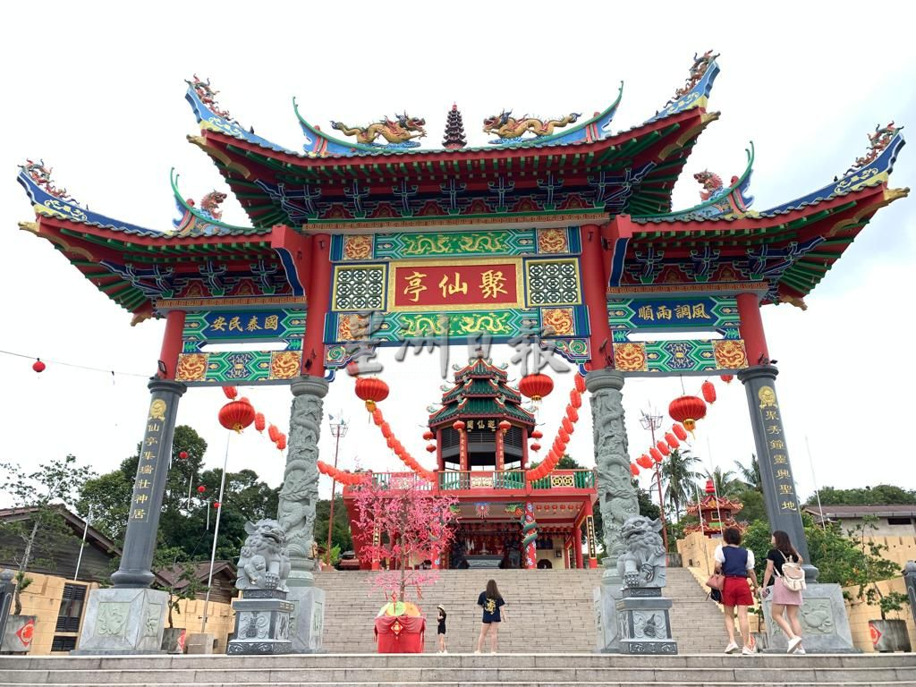 (古城封底主文)《乡镇情深》逢周一见报-马接峇鲁新村