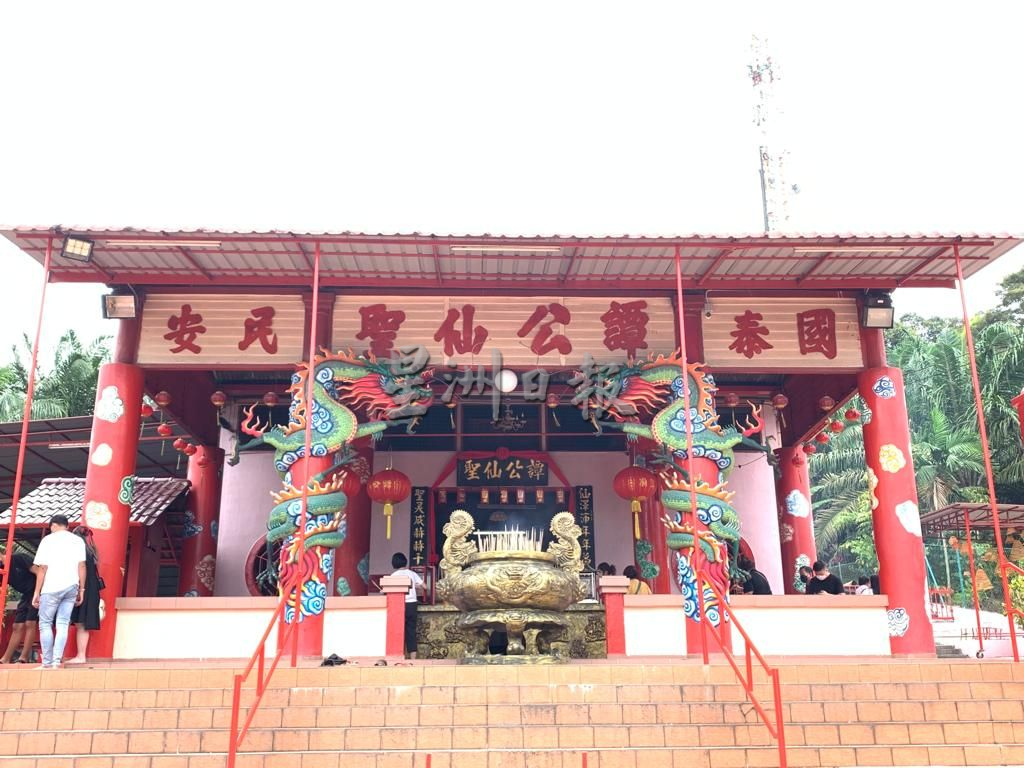 (古城封底主文)《乡镇情深》逢周一见报-马接峇鲁新村