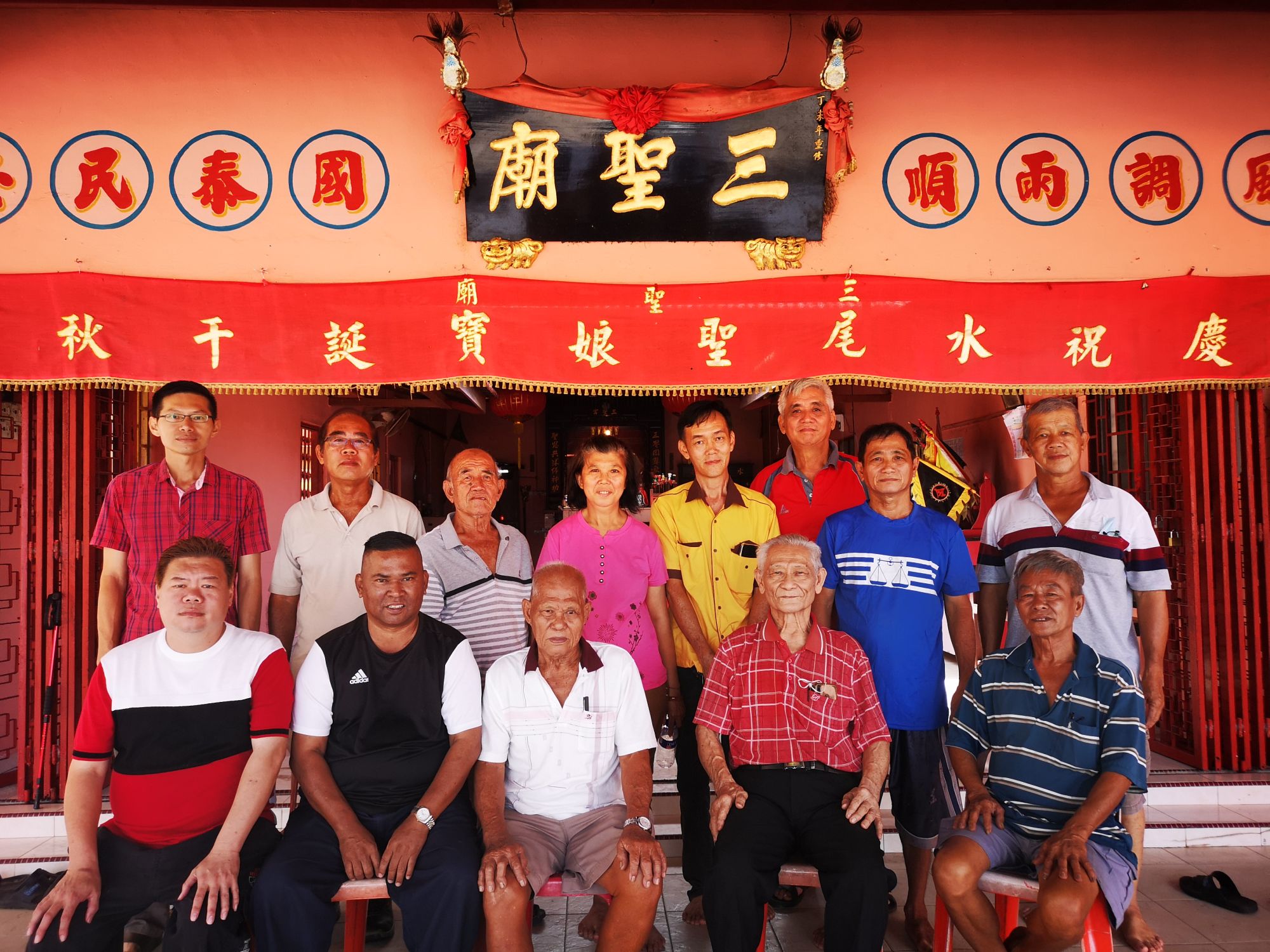 (古城封底主文)《庙堂之旅》新邦牙令逾百年老庙三圣庙 座主木轿单脚踩茶杯直立不倒 令人啧啧称奇