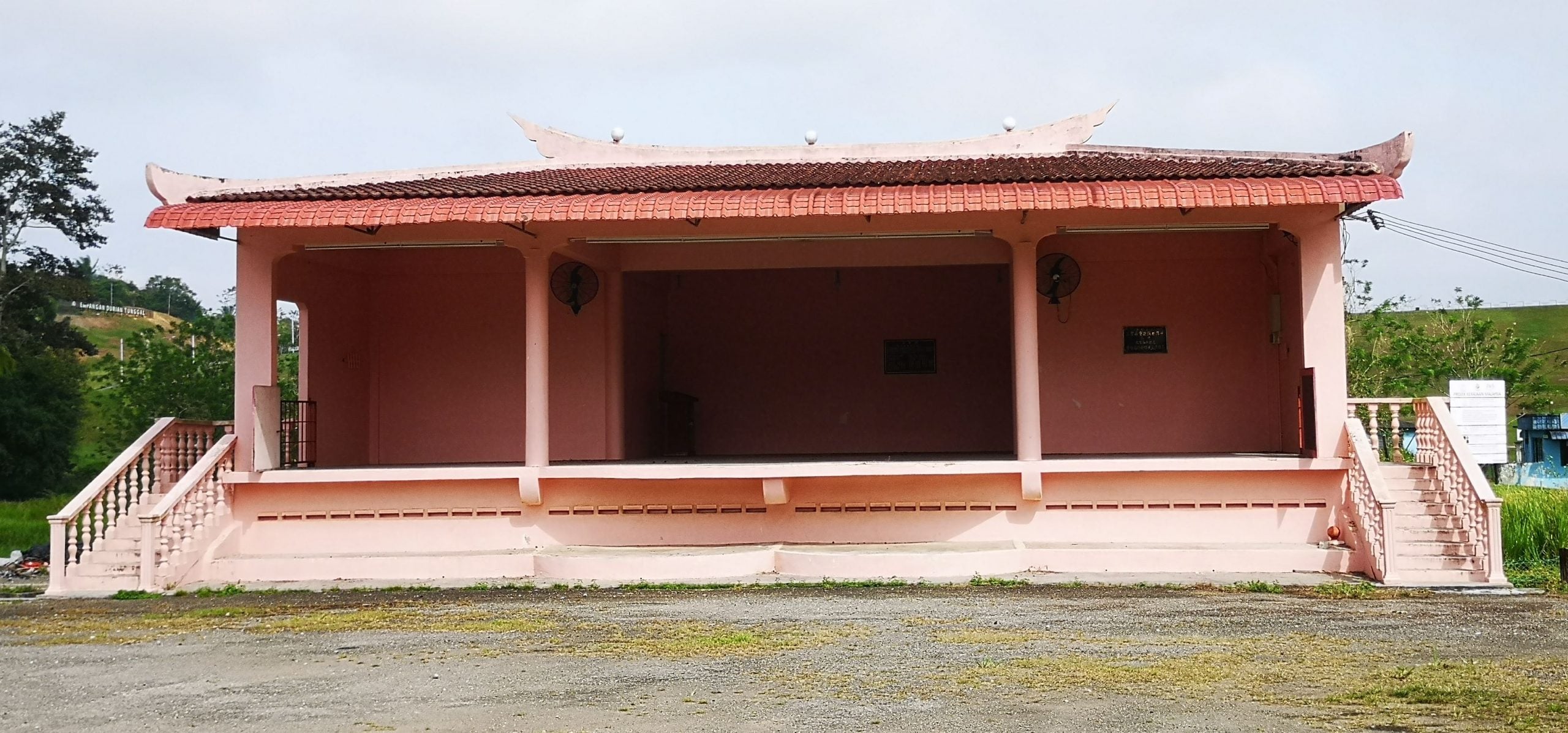 (古城封底主文)《庙堂之旅》新邦牙令逾百年老庙三圣庙 座主木轿单脚踩茶杯直立不倒 令人啧啧称奇