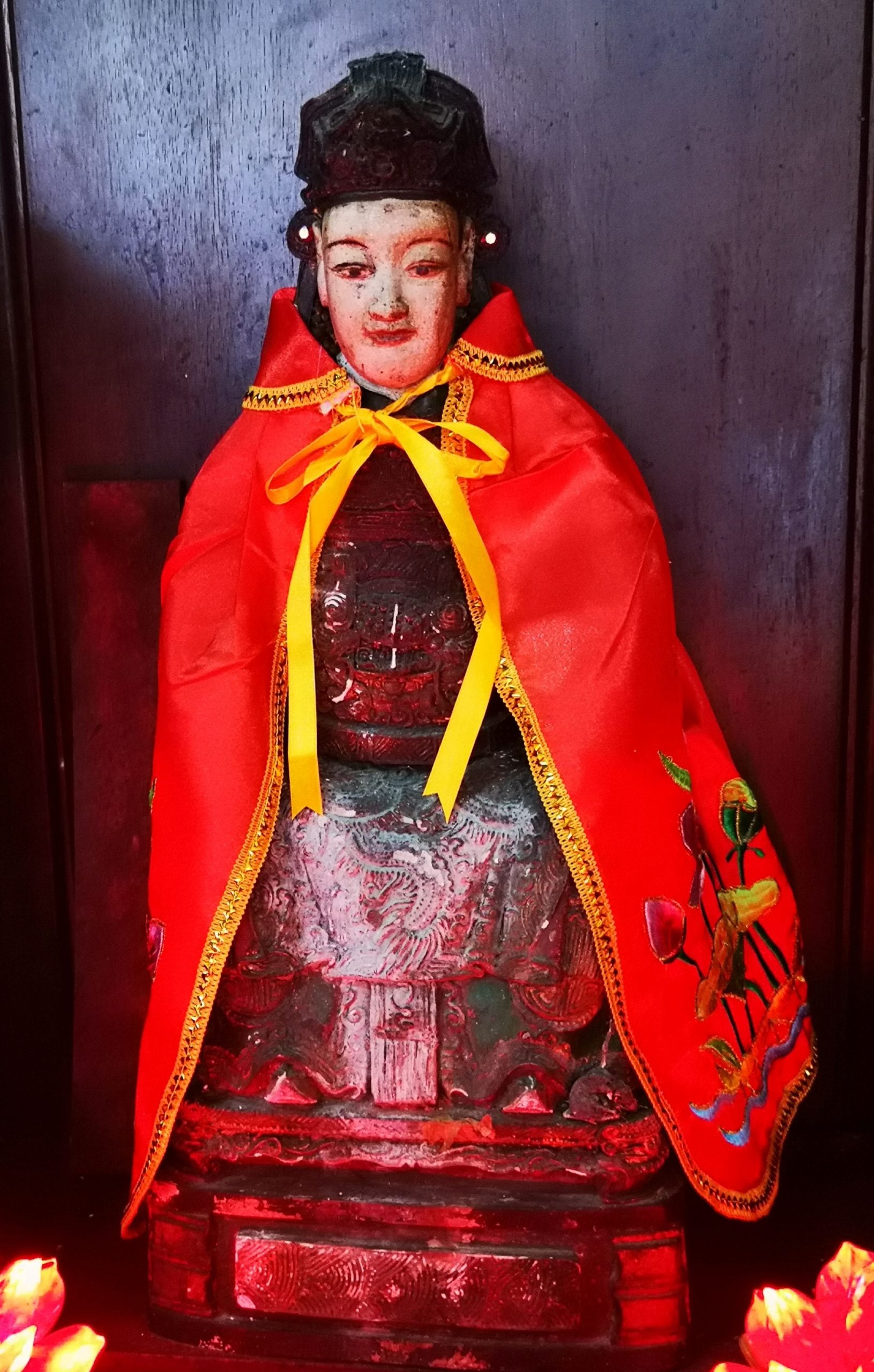 (古城封底主文)《庙堂之旅》新邦牙令逾百年老庙三圣庙 座主木轿单脚踩茶杯直立不倒 令人啧啧称奇