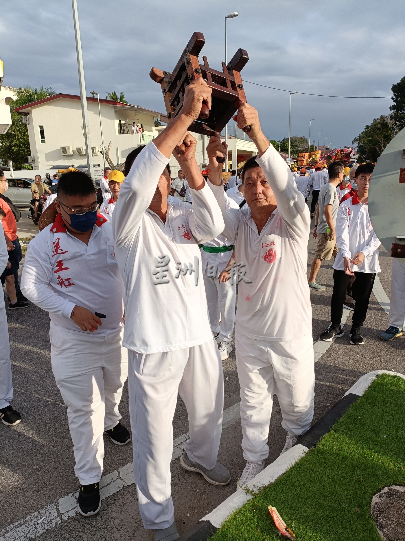 （古城封底主文）勇全殿王爷出游巡境 场面热闹