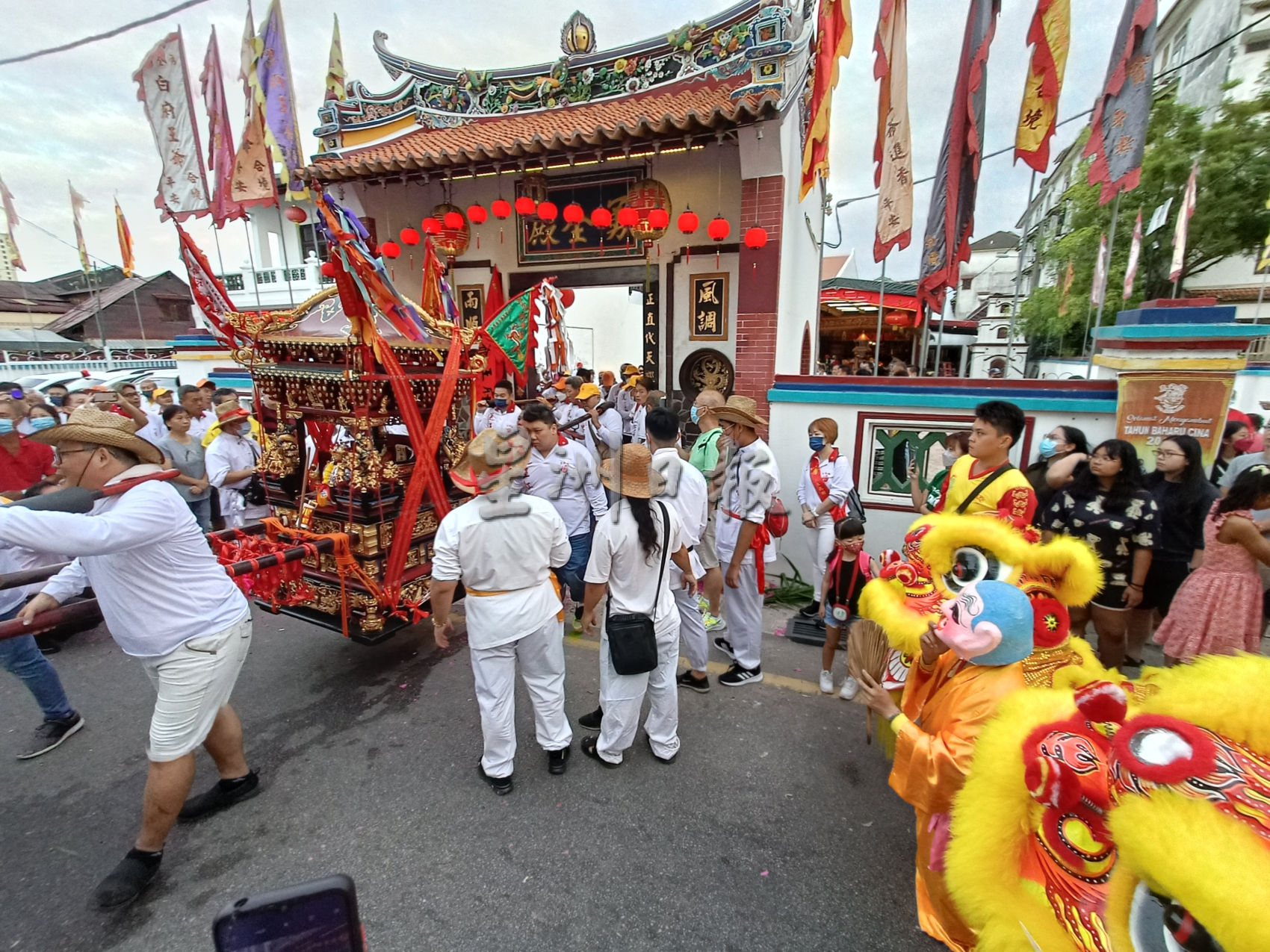 （古城封底主文）勇全殿王爷出游巡境 场面热闹