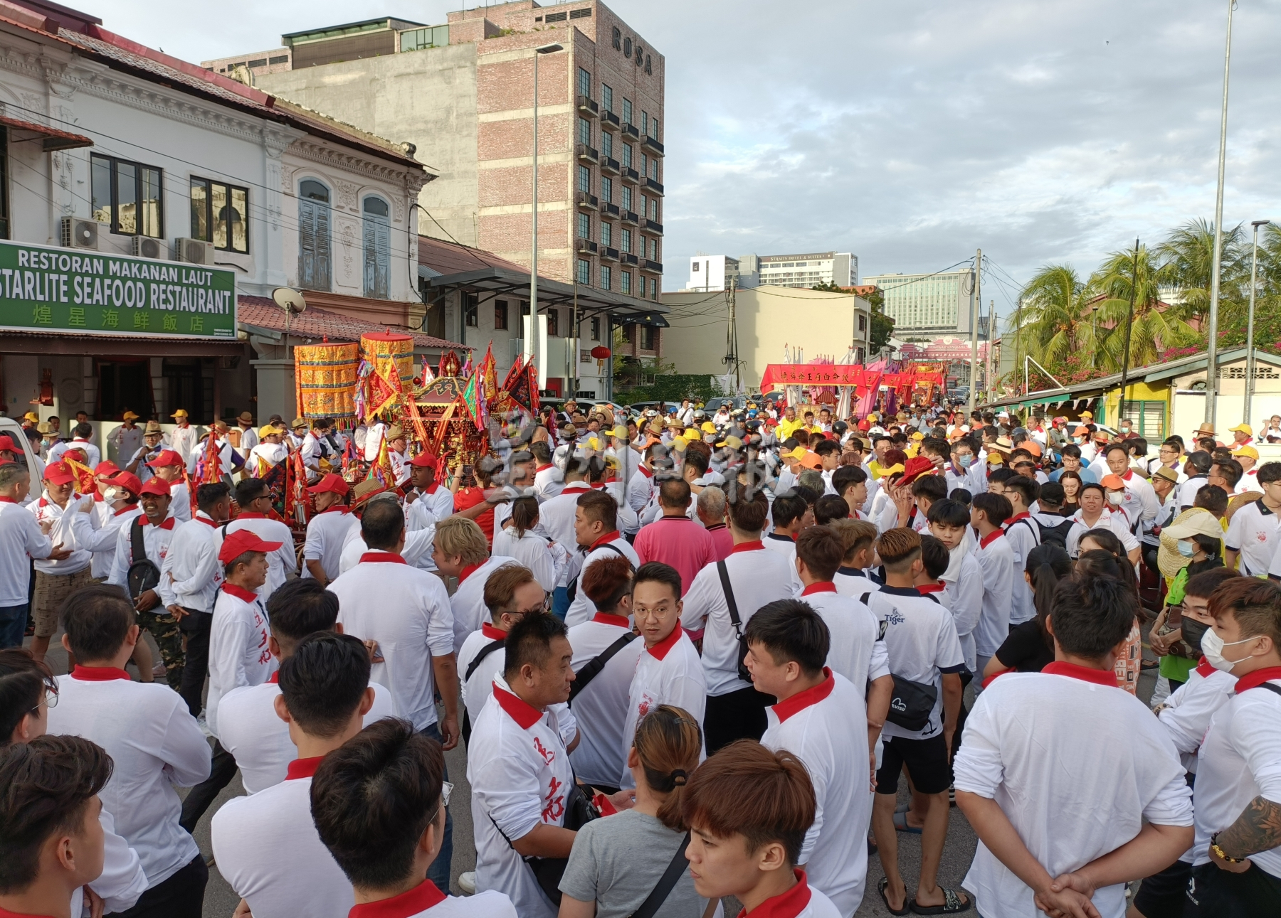 （古城封底主文）勇全殿王爷出游巡境 场面热闹