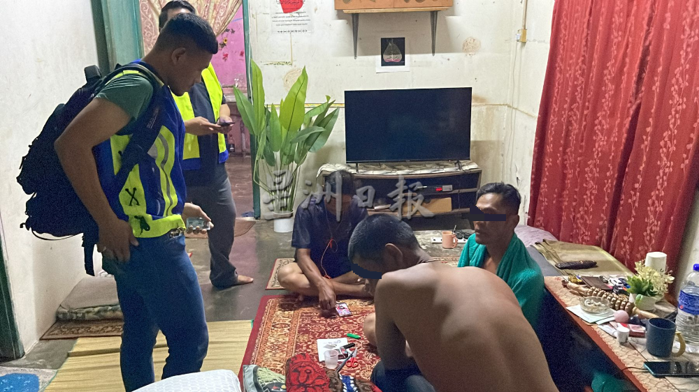 (古城封面主文)大批执法队伍午夜突击罗兴亚村 1男被扣