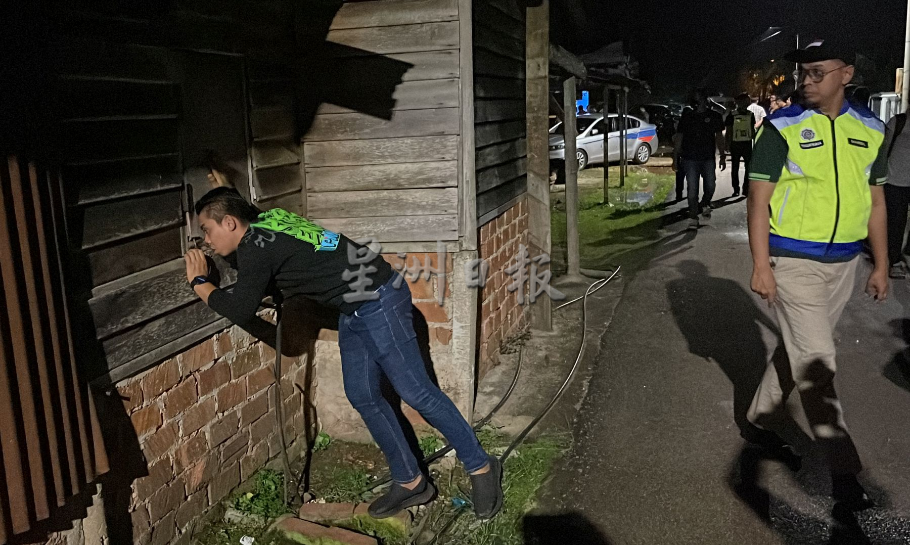 (古城封面主文)大批执法队伍午夜突击罗兴亚村 1男被扣