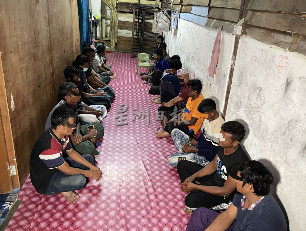 (古城封面主文)大批执法队伍午夜突击罗兴亚村 1男被扣