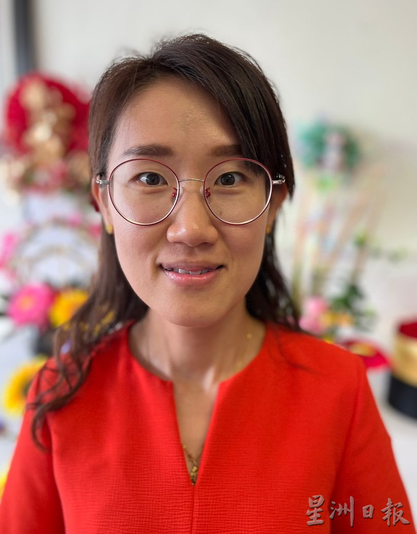(古城封面主文)花商线上线下齐发力,情人节花束订单踊跃