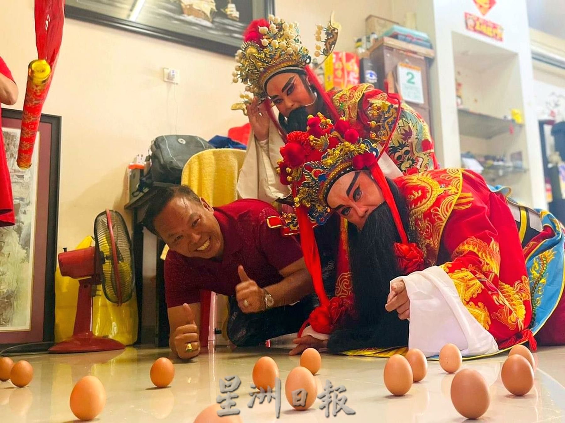 （古城封面副文）财神爷立蛋，送立春祝福