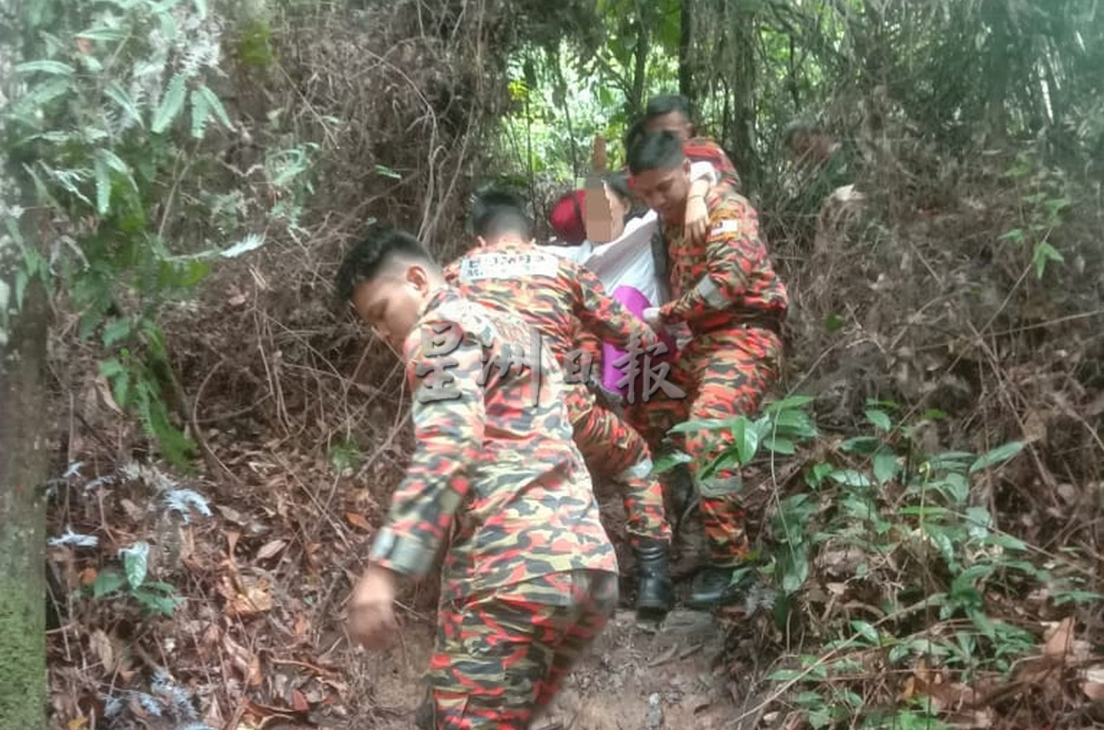 （古城版）妇女爬山扭伤脚