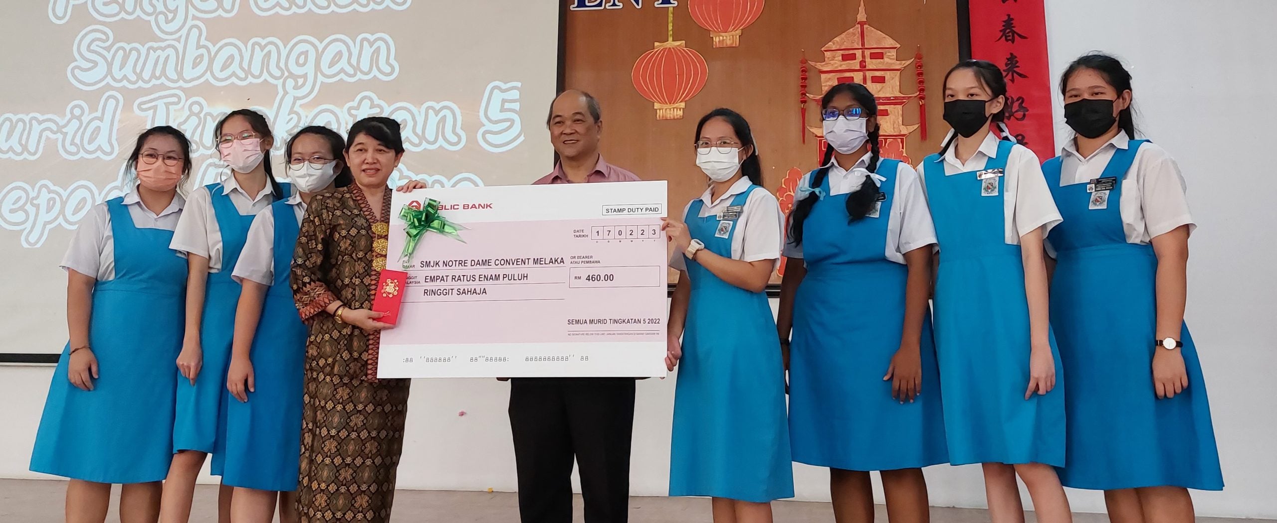 （古城第七版主文）毕业生向全体老师鞠躬敬礼