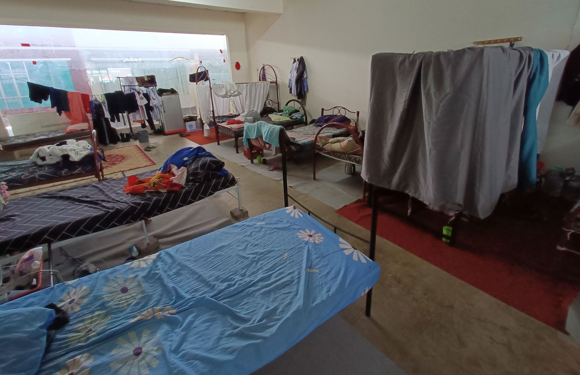 （古城第三版主文）劳工局突检外劳宿舍·多处不符合规则