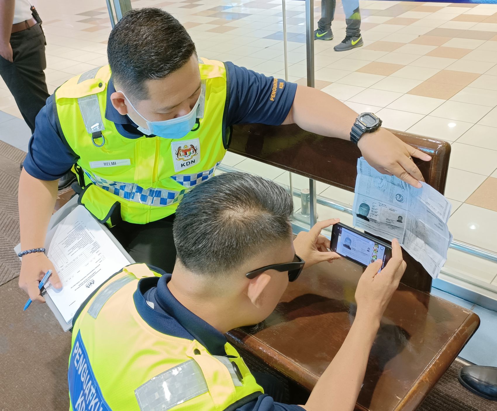 （古城第三版主文）劳工局突检外劳宿舍·多处不符合规则