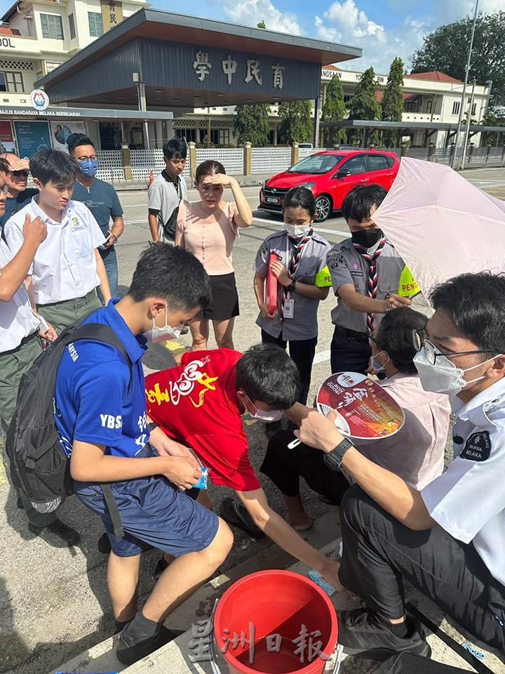（古城第二版主文）育民中学制服团体学员见义勇为救人