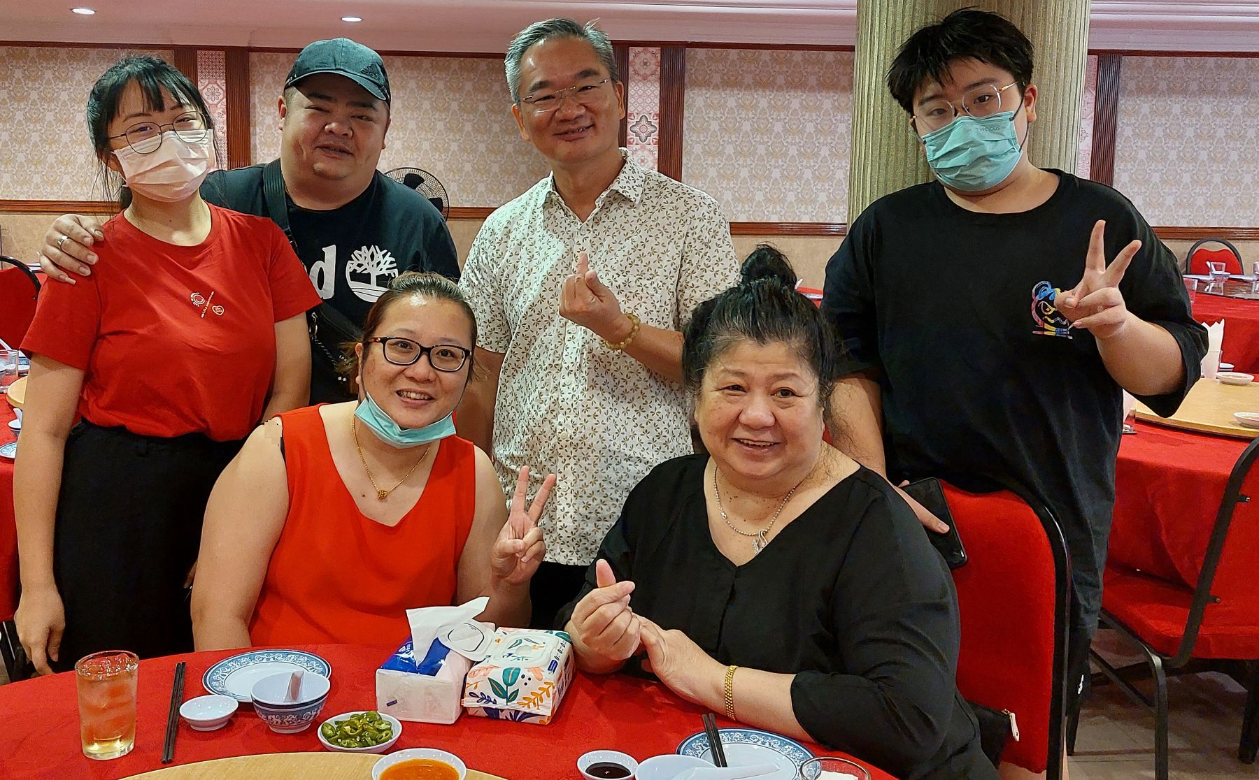 (古城第二版主文)马六甲拉也珑华酒家老字号重启,老员工老顾客再团聚