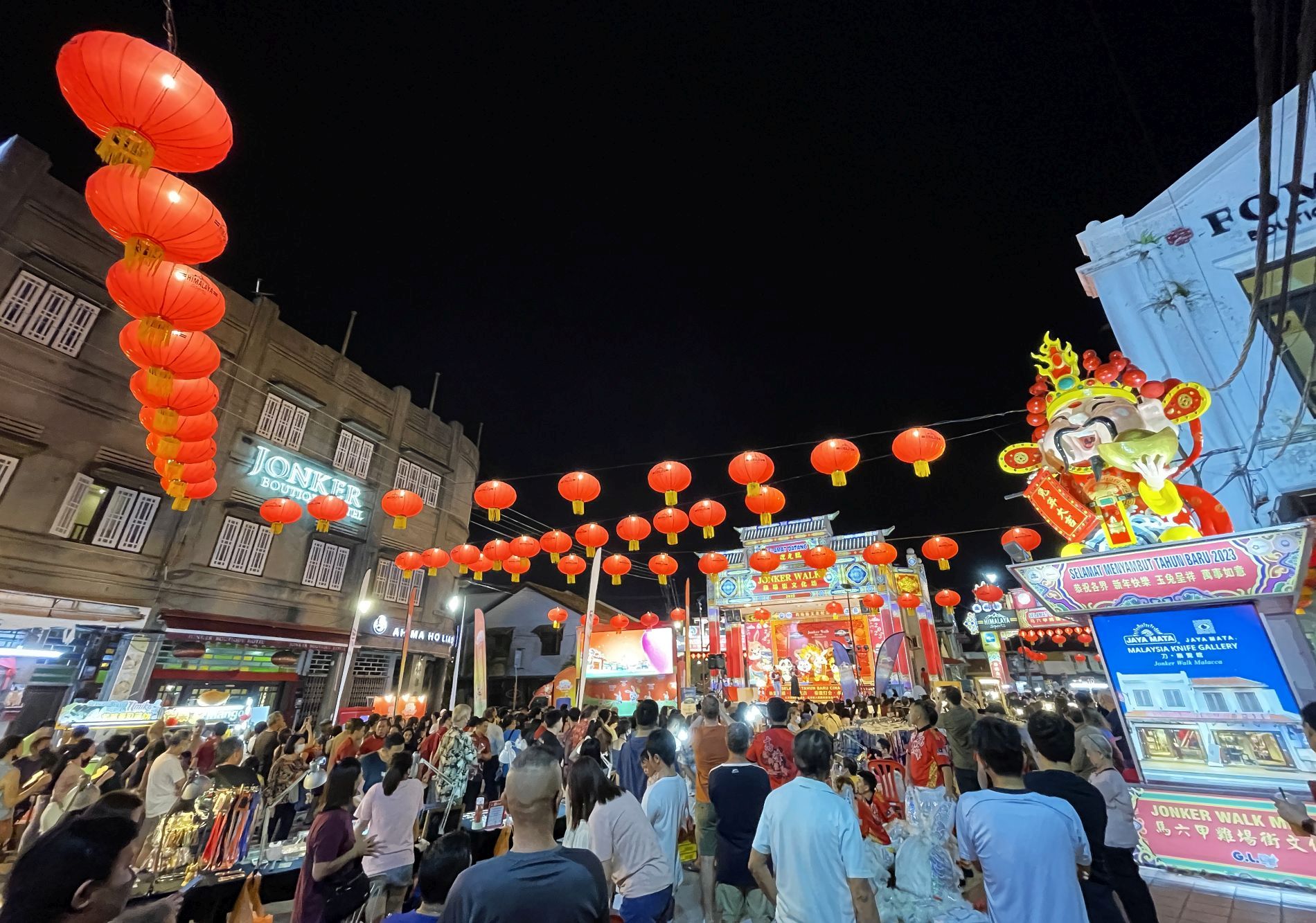 （古城第二版主文）鸡场街春节有望破100万人次游览大关