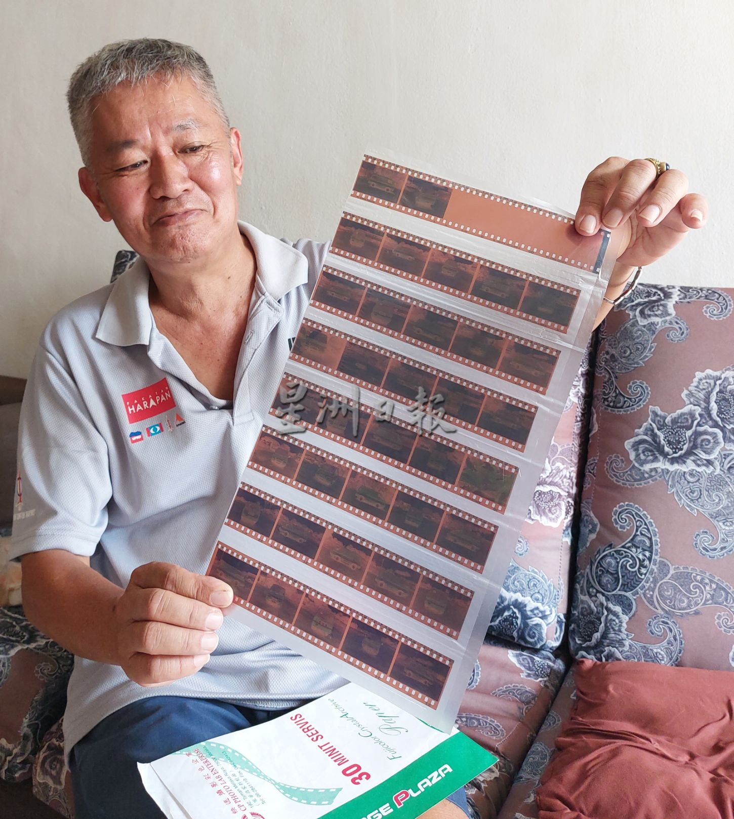 (古城第五版主文)手作的温度-手作广告人陈书泉一笔一画添广告情感与余温