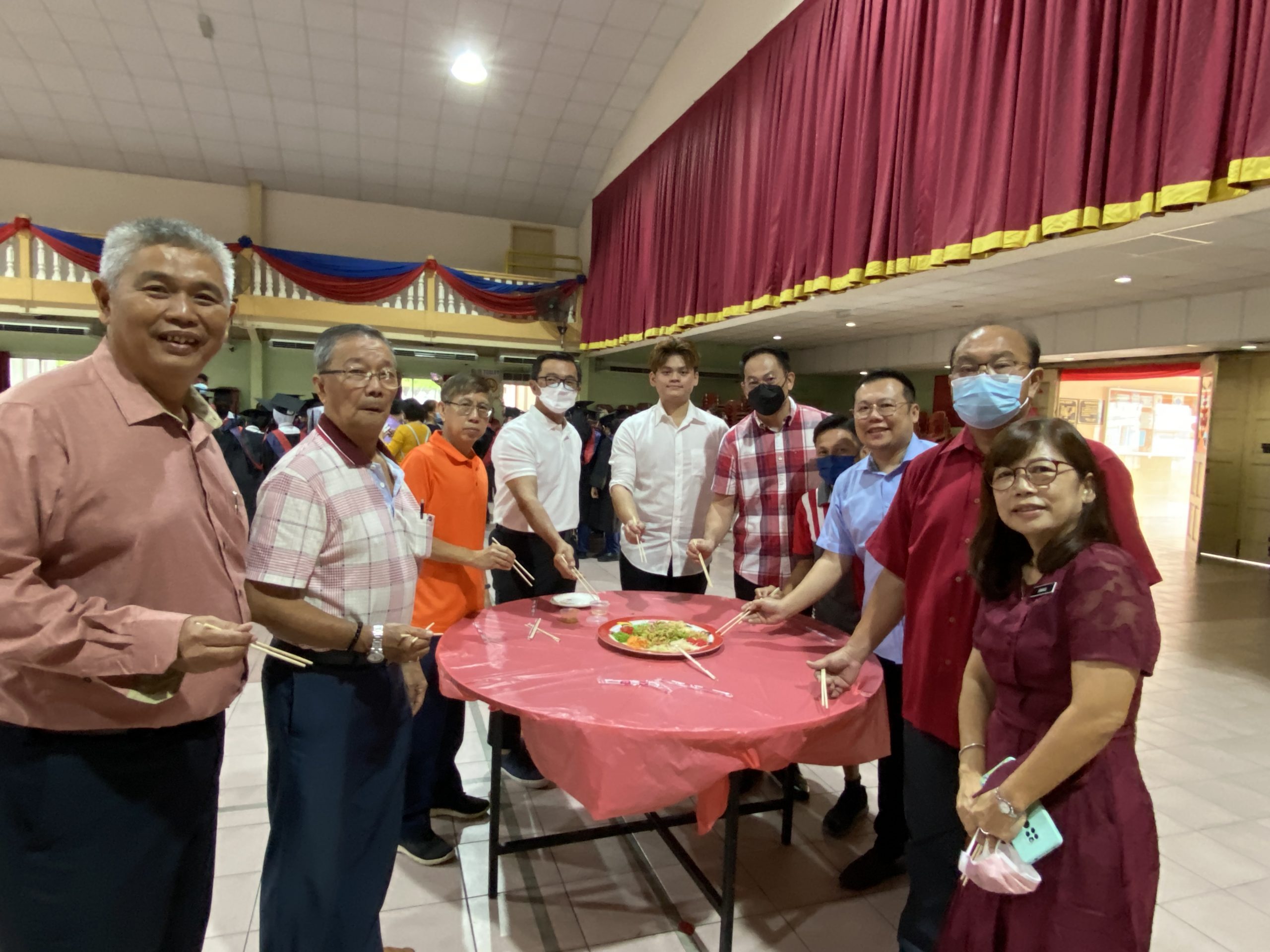 亚罗牙也华小新春联级会及毕业礼