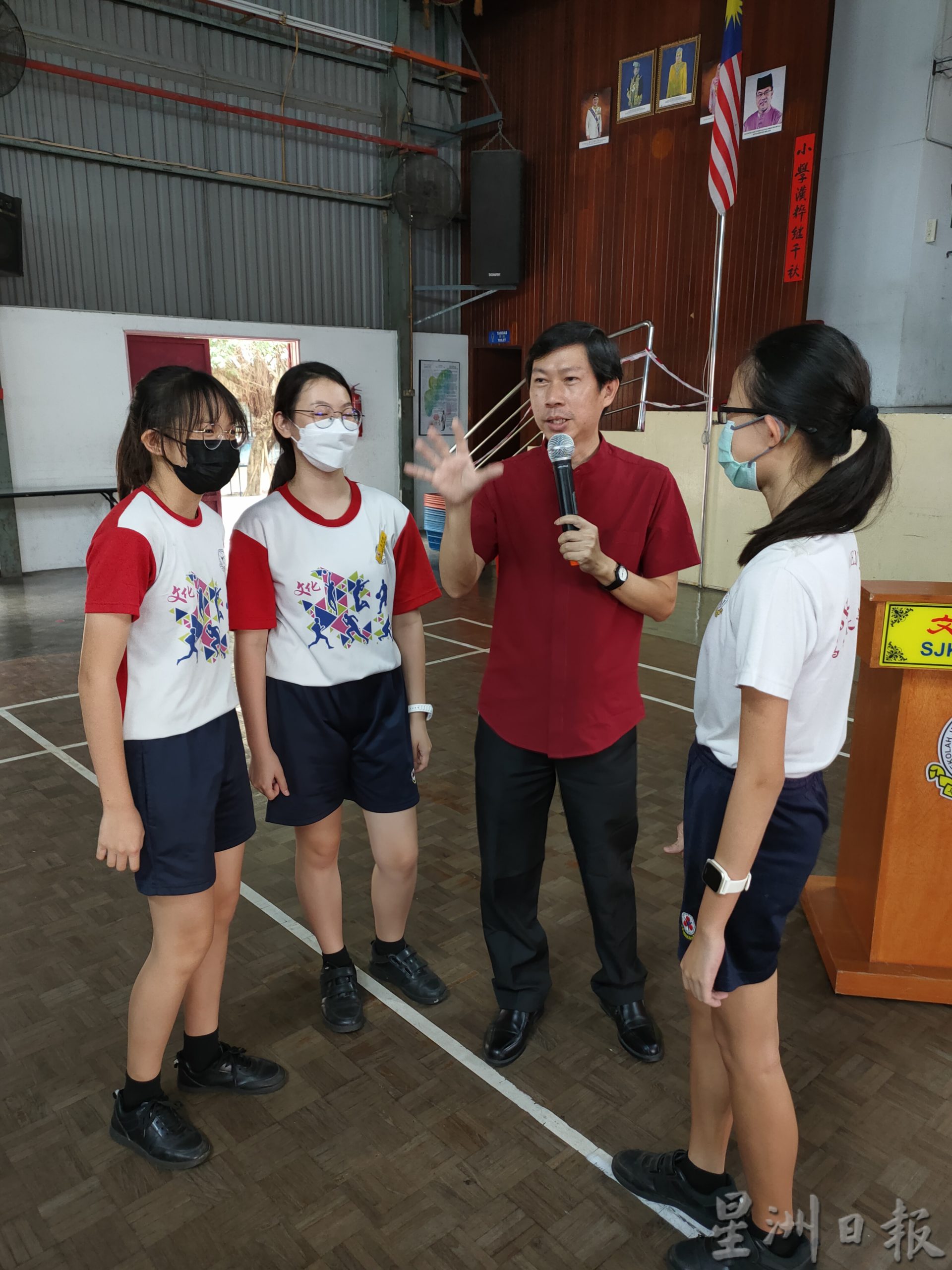 （古城第六版主文）马六甲区学生阅报计划赠报仪式