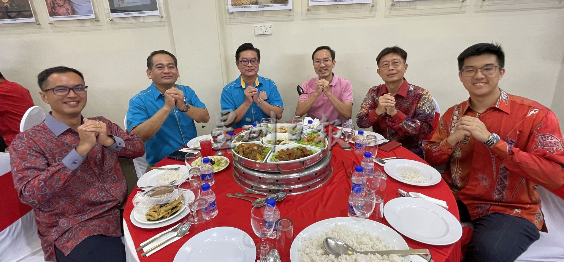 （古城第四版主文）首长与华社亲善交流·各界欢聚一堂