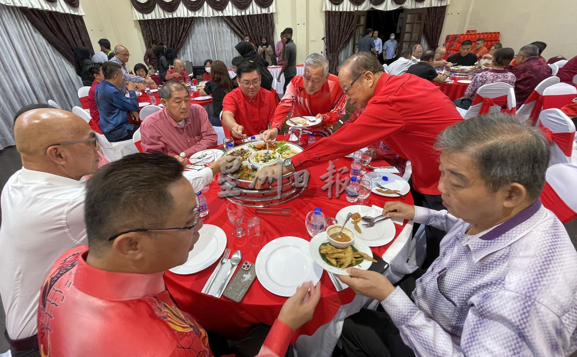 (古城第四版主文)首长与华社亲善交流·各界欢聚一堂