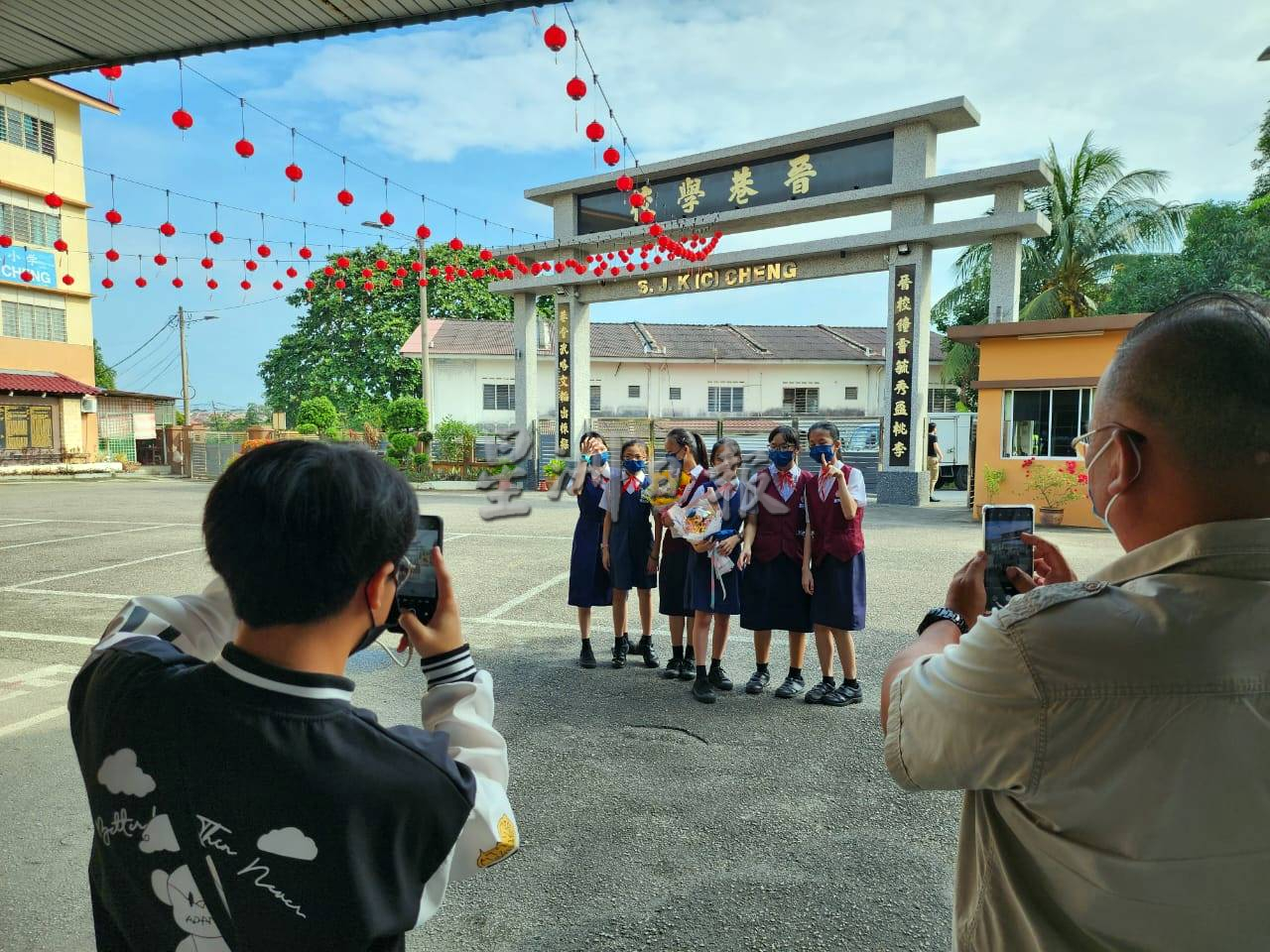 （古城）晋巷小学办毕业典礼，145学生踏上学习新阶段