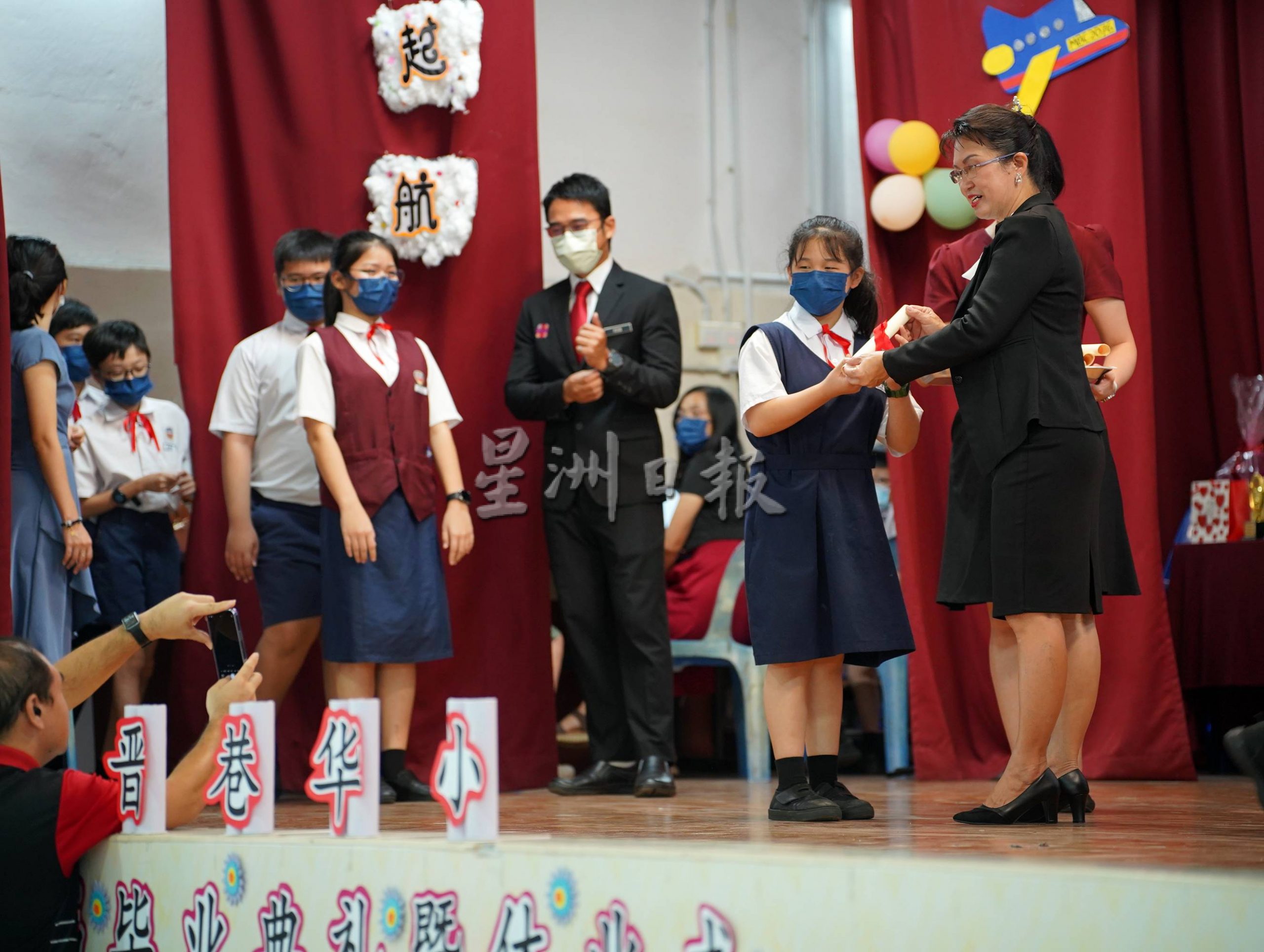 （古城）晋巷小学办毕业典礼，145学生踏上学习新阶段
