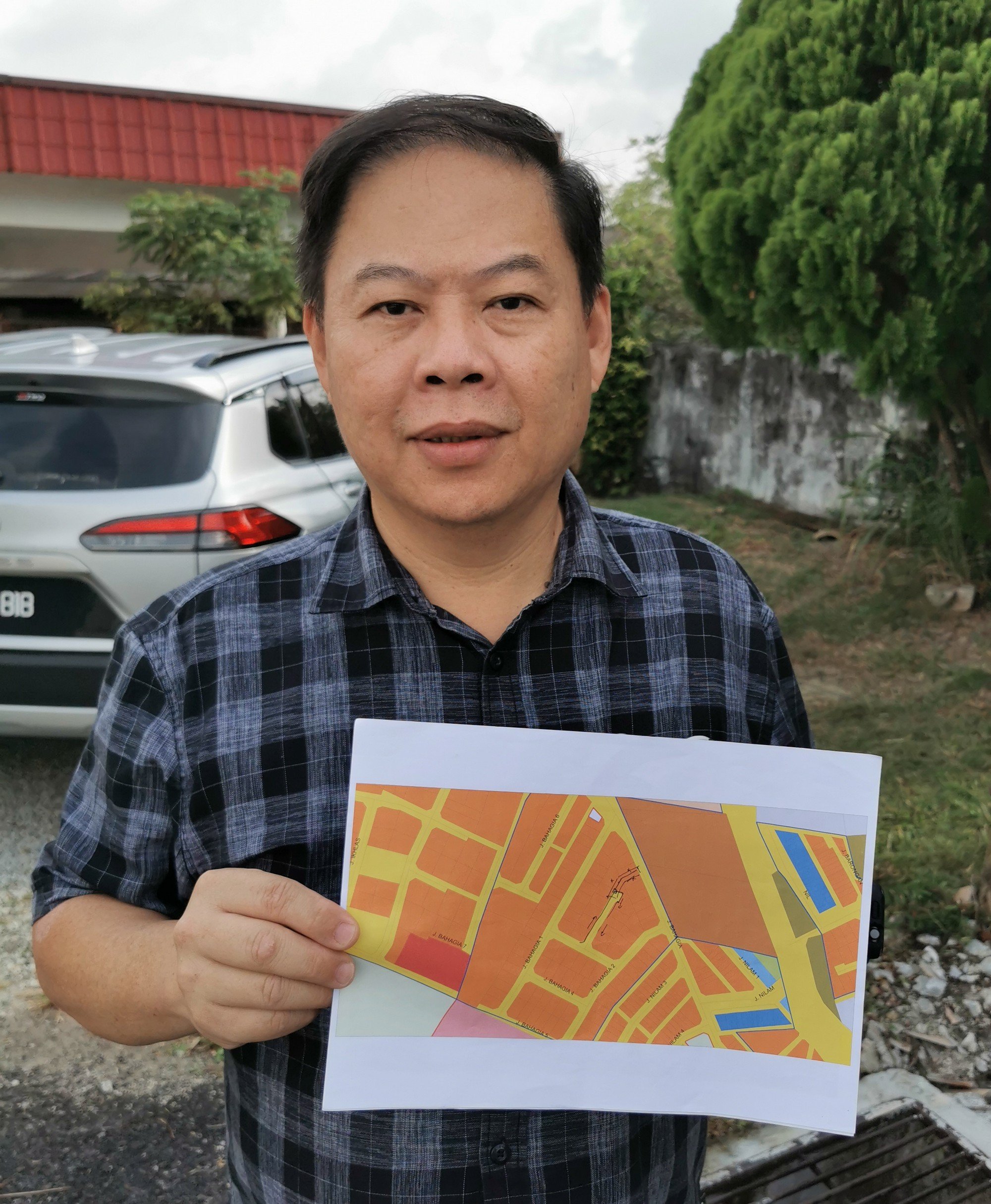 民生特工队:民宅旁狭小水沟年久失修,1年4次闪电水灾居民叫苦
