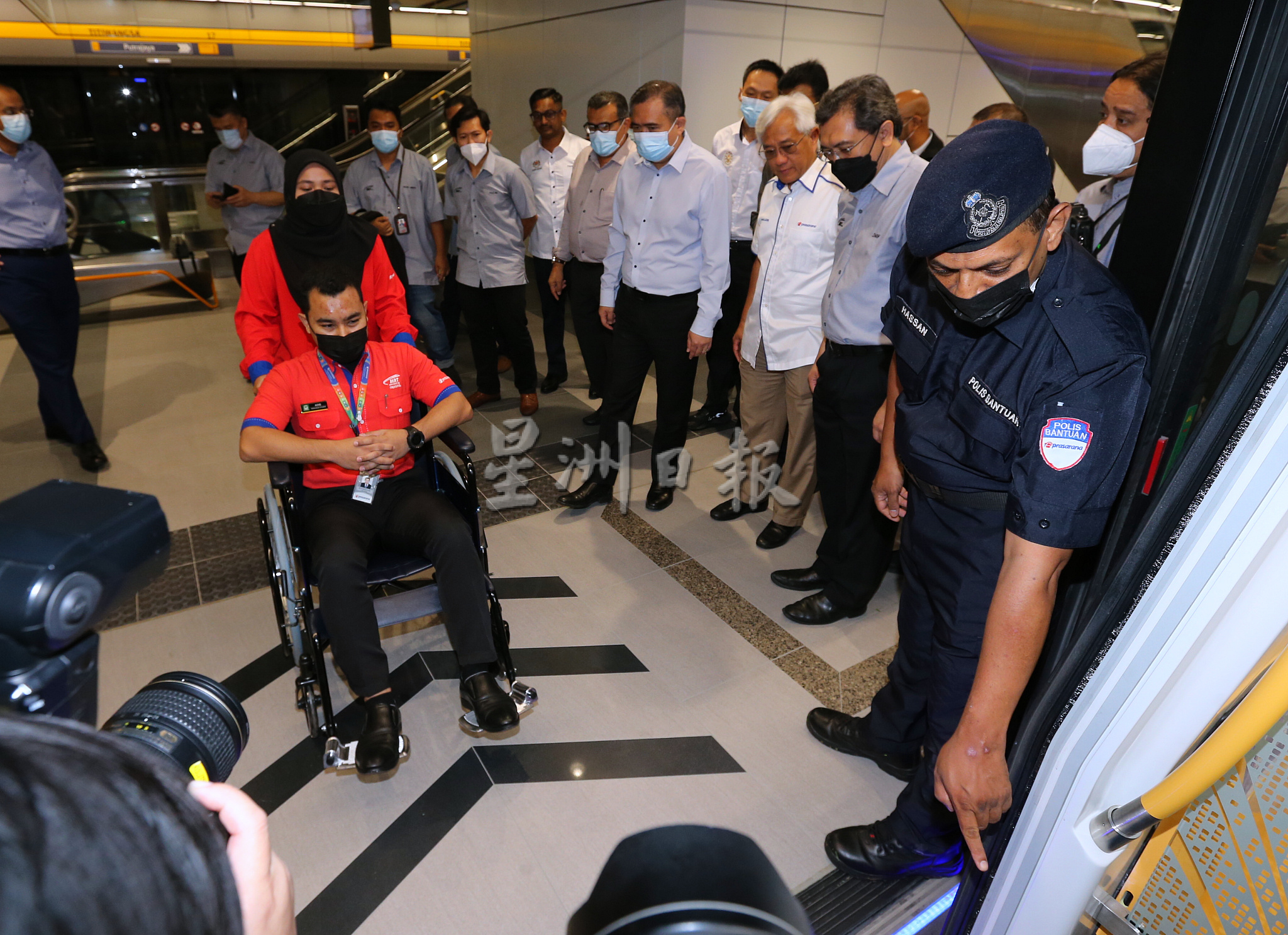 陆兆福：试验性地实施共乘汽车方式鼓励民众乘搭公共交通系统（另有副文）