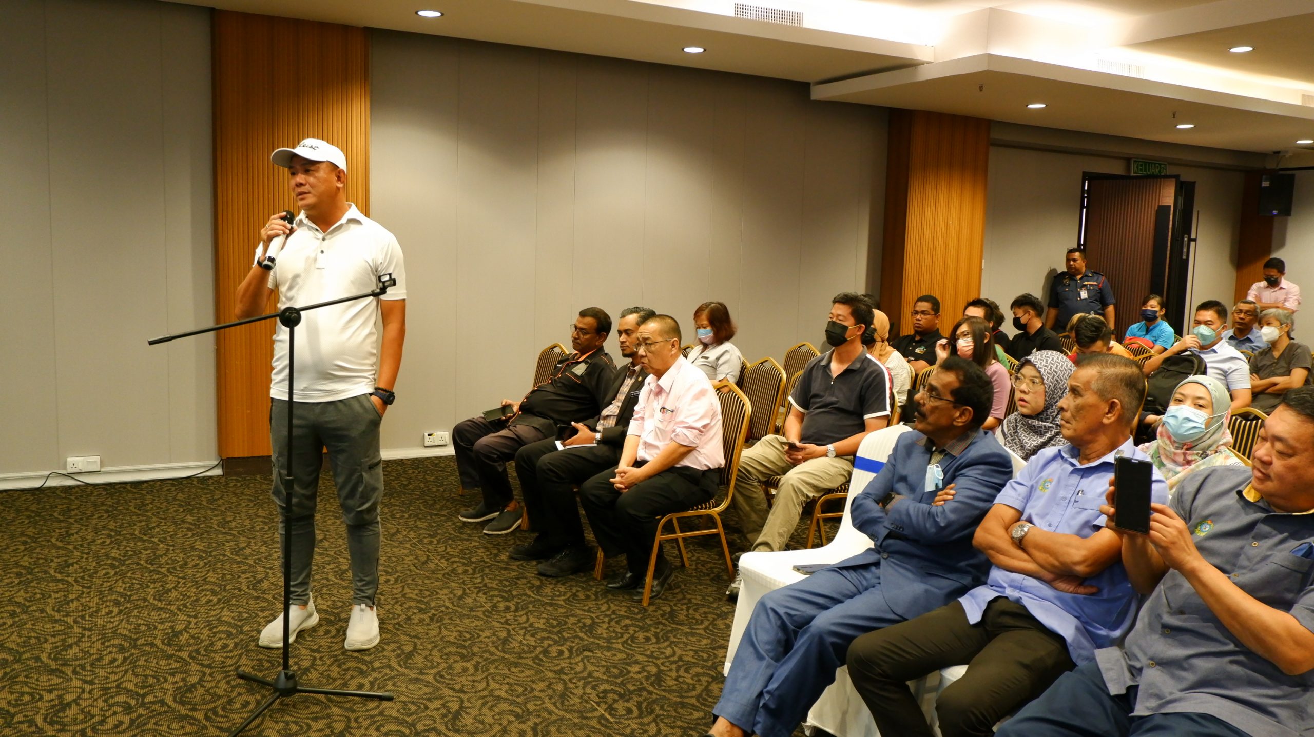 交怡娱乐执照业者与县长对话 盼延长娱乐时间恢复以往夜生活